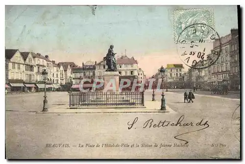 Cartes postales Beauvais La Place de l'Hotel de Ville et la Statue de Jeanne Hachette