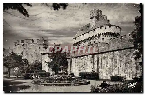 Cartes postales Saint Malo Le Chateau et les Remparts