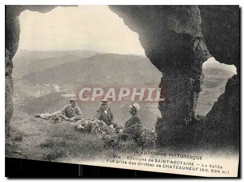 Cartes postales L'Auvergne Pittoresque Environs de Saint Nectaire La Vallee Vue prise des Grottes de Chateauneuf