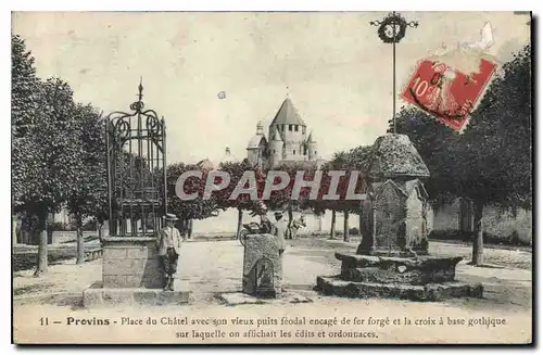 Ansichtskarte AK Provins Place du Chatel avec son vieux Puits feodal encage de fer forge et la Croix a base gothi