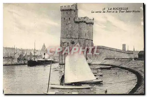 Cartes postales La Rochelle la Sortie du Port et la Tour Saint Nicolas Bateaux