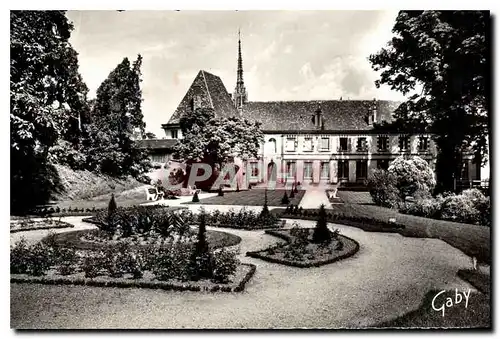 Cartes postales Conches Eure l'Hotel de Ville et le Jardin Public