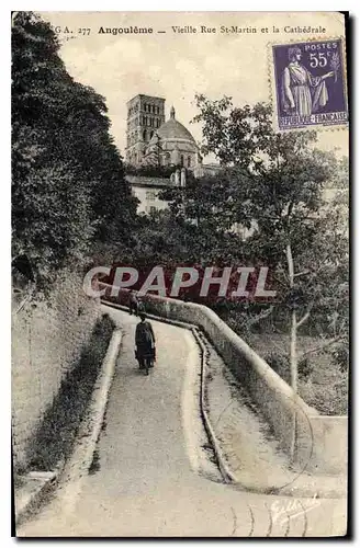 Cartes postales Angouleme Vieille Rue St Martin et la Cathedrale