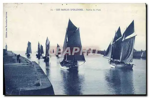 Cartes postales Les Sables d'Olonne Sortie du Port Bateaux