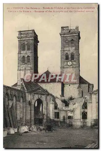 Cartes postales Verdun ses Ruines entree de l'Eveche et les Tours de la Cathedrale