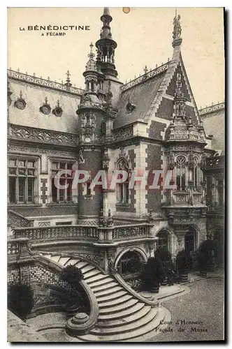 Ansichtskarte AK La Benedictine a Fecamp Cour d'Honneur facade du Musee