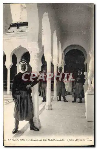 Ansichtskarte AK Exposition Coloniale de Marseille Spahis Algeriens