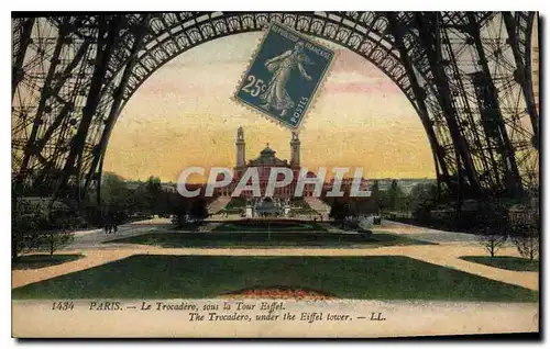 Cartes postales Paris le Trocadero sous la Tour Eiffel