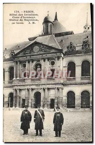 Cartes postales Paris Hotel des Invalides Cour d'Honneur Statue de Napoleon