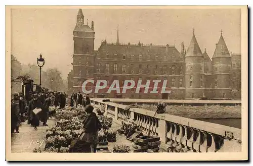 Cartes postales Paris en Flanant Marche aux fleurs du Pont au Change et la Conciergerie