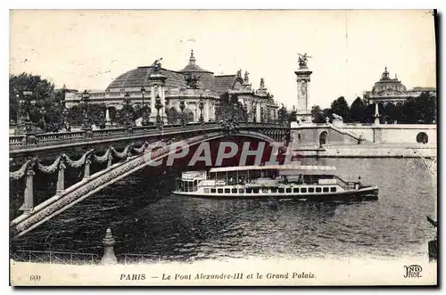 Cartes postales Paris Le Pont Alexandre III et le Grand Palais Bateau Peniche