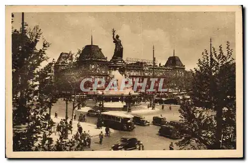 Cartes postales Paris en Flanant Place de la Republique