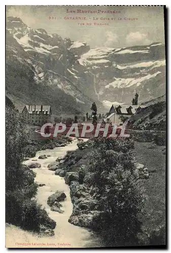 Ansichtskarte AK Les Hautes Pyrennes Gavarnie Le Gave Le Cirque vue du Village