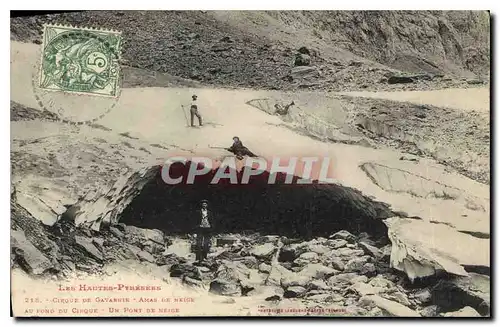 Cartes postales Les Hautes Pyrenees Cirque de Gavarnie Amas de Neige au pond du Cirque Un Pont de Neige