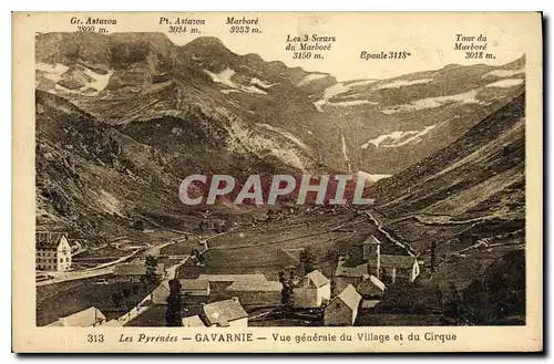 Cartes postales Les Pyrenees Gavarnie Vue generale du Village et du Cirque