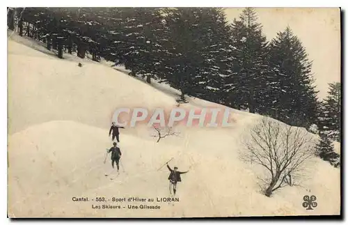 Cartes postales Cantal Sport d'Hiver au Lioran Les Skieurs Une Glissade Ski