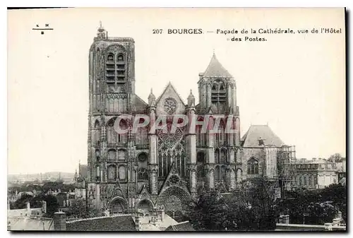 Ansichtskarte AK Bourges Facade de la Cathedrale vue de l'Hotel des Postes