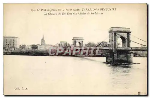 Cartes postales Le Pont suspendu sur le Rhone Reliant Tarascon a Beaucaire le Chateau du Roi Rene et le Clocher