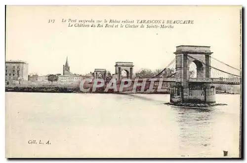 Ansichtskarte AK Le Pont supendu sur le Rhone reliant Tarascon a Beaucaire le Chateau du Roi Rene et le Clocher d