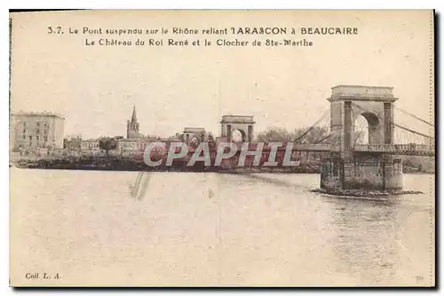 Cartes postales Le Pont suspendu sur le Rhone reliant Tarascon a Beaucaire le Chateau du Roi Rene et le clocher