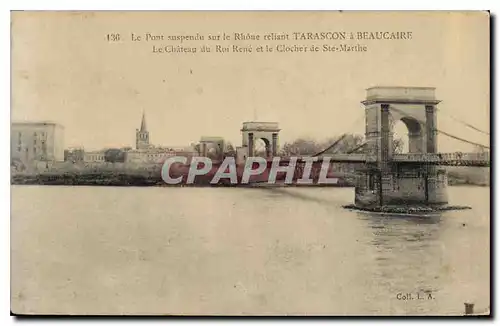 Ansichtskarte AK Tarascon le Pont suspendu sur le Rhone reliant Tarascon a Beaucaire le chateau du Roi Rene et le