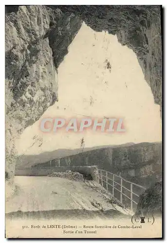 Ansichtskarte AK Foret de Lente Drome Route Forestiere de Combe Laval Sortie d'un Tunnel