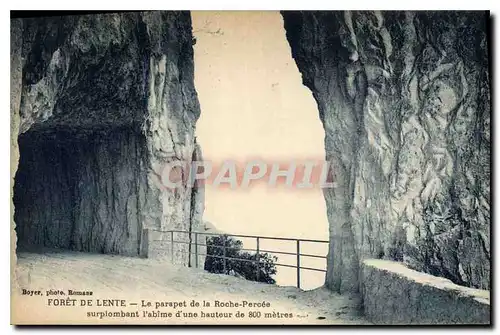 Cartes postales Foret de Lente le parapet de la Roche Percee surplombant l'Abime
