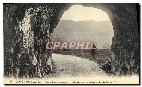 Ansichtskarte AK Foret de Lente Tunnel de Pionnier Echappee sur le Mont de la Croix