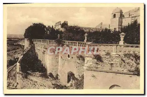 Cartes postales La Drome Illustree Grignan vue d'ensemble et le petit jardin prefere de Mme de Sevigne avant la