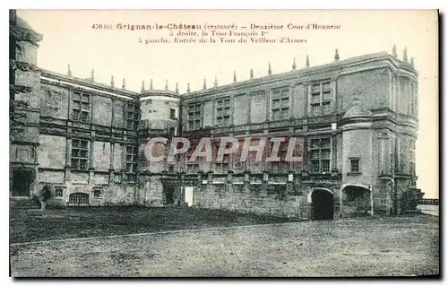 Cartes postales Grignan le Chateau restaure deuxieme cour d'Honneur a droite la Tour Francois Ier a gauche entre