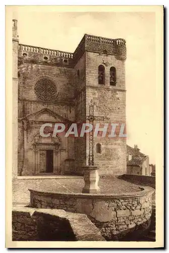 Cartes postales La Drome Illustree Grignan l'eglise Saint Sauveur Parvis et facade principale