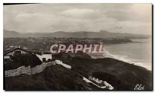 Cartes postales Guethary Basses Pyrenees Vue sur la Plage et sur Guethary Au fond les trois Couronnes