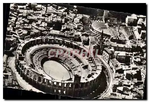 Cartes postales Arles L'Amphitheatre romain et le Theatre antique