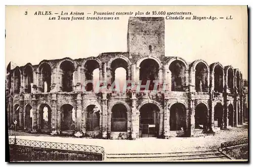 Ansichtskarte AK Arles Les Arenes Pirvaient contenir Les Tours furent transformees en Citadlle au Moyen Age