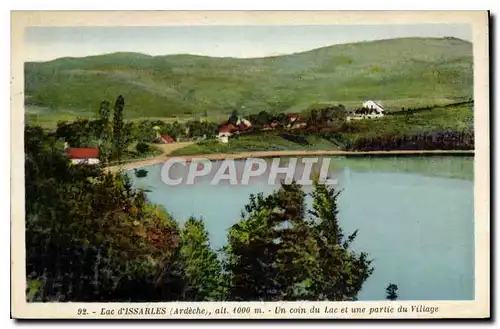 Ansichtskarte AK Lac d'Issarles Ardeche Un Coin du Lac et une partite du Village