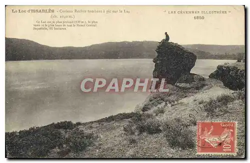 Cartes postales Les Htes Cevennes Illustrees Lac d'Issarles Curieux Rocher tombeau a pic sur le Lac