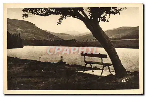 Cartes postales Lac d'Issarles Ardeche Paysage centre jour perspective du Mezene