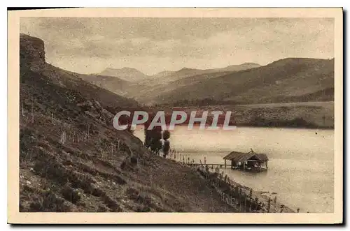 Cartes postales La Region des Cevennes Le Lac Issarles et le Mezenc