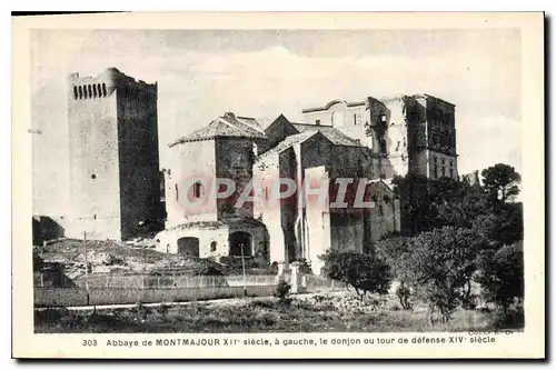 Cartes postales Abbaye de Montmajour XII siecle a gauche le donjon ou tour de defense XIV siecle