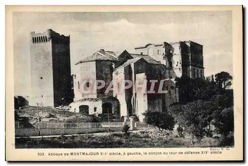 Cartes postales Abbaye de Montmajour XII siecle a gauche le donjon ou tour de defense XIV siecle