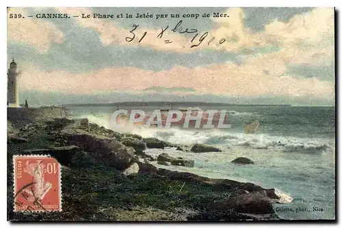 Cartes postales Cannes le Phare et la Jette par un coup de Mer