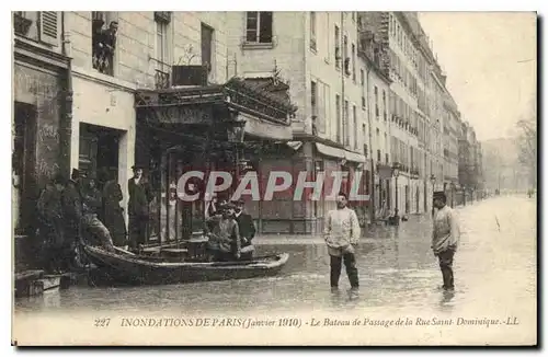 Cartes postales Inondations de Paris Janvier 1910 le bateau de passage de la Rue Saint Dominique