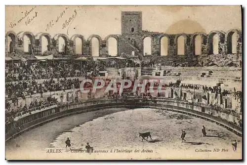 Ansichtskarte AK Arles Coures de Taureaux a l'interieur des Arenes Corrida