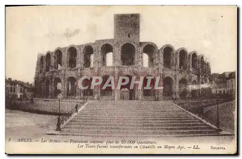 Cartes postales Arles les Arenes les Tours furent transformes en Citadelle au Moyen Age