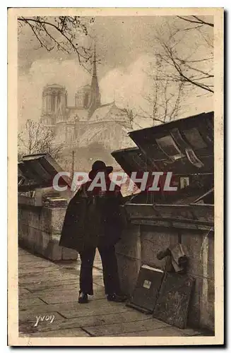 Cartes postales Paris en Flanant Le type parfait du Bouquinistre