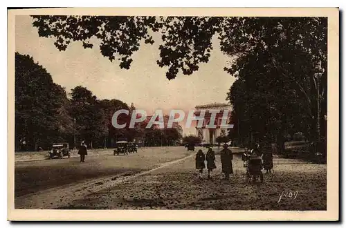 Cartes postales Paris en Flanant L'Avenue du Bois de Boulogne