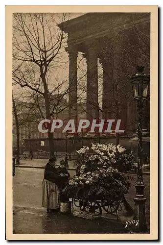 Ansichtskarte AK Paris en Flanant Marchande de Fleurs Place de la Madeleine