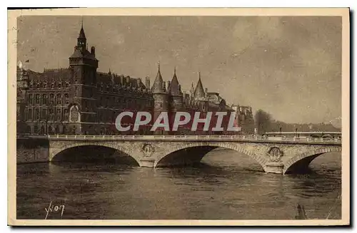 Cartes postales Paris en Flanant Le Palais de Justice et le Pont au Change