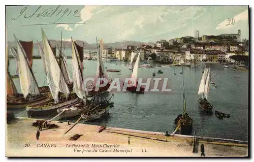 Cartes postales Cannes Le Port et le Mont Chevalier Vue prise du Casino Municipal Bateaux