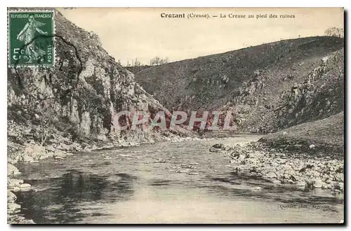 Ansichtskarte AK Crozant Creuse La Creuse au pled des ruines